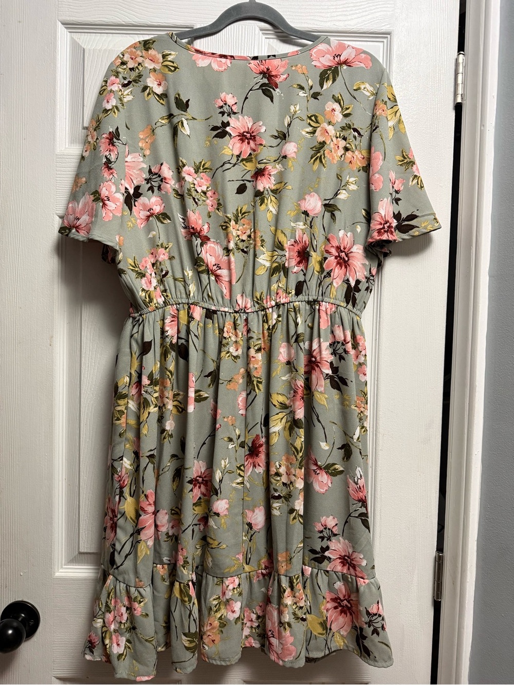 Xhilaration Sage Floral V-Neck Smocked Dress With Ruffled Hem Size XXL - Picture 6 of 12